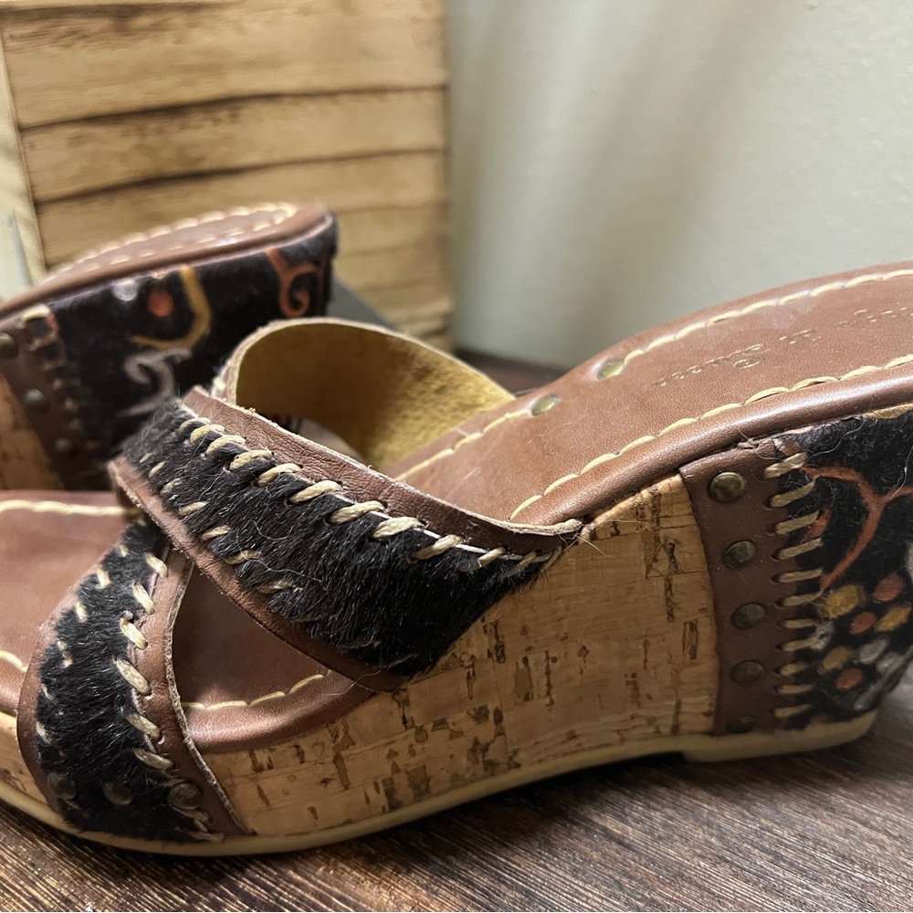 Chic Brown Platform Wedges with Stitch Detailing
